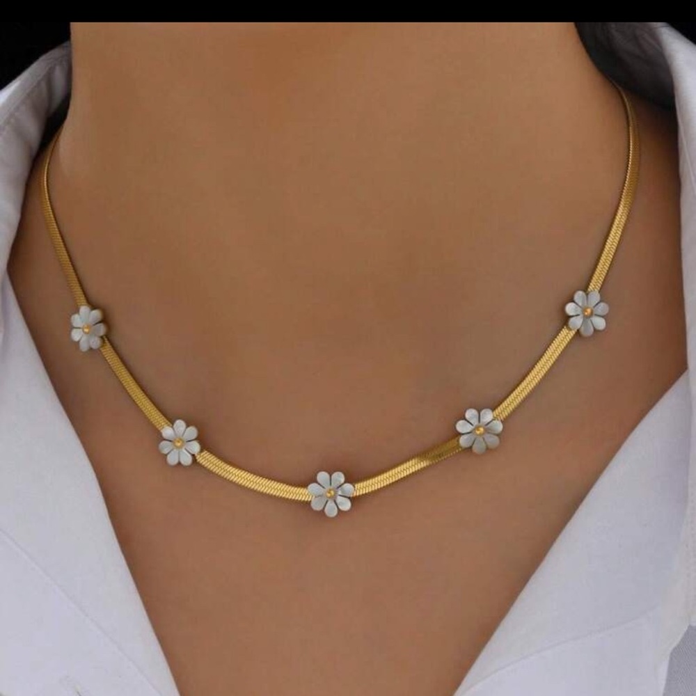 18k Gold Plated Stainless Steel Flat Snake Chain Necklace With 5 White Flower